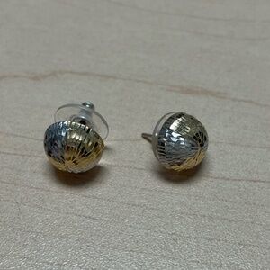 10KT Gold & White Gold Stud Earring